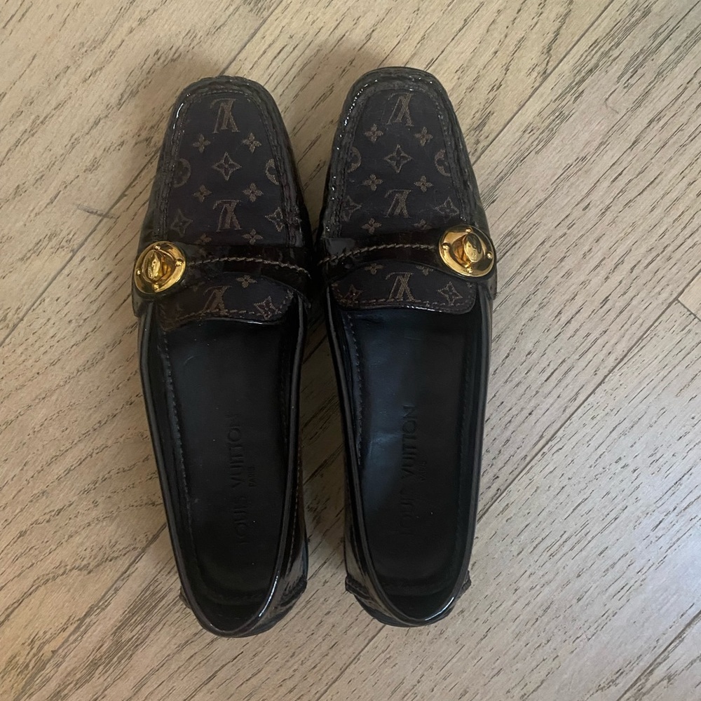 authentic Louis Vuitton loafer